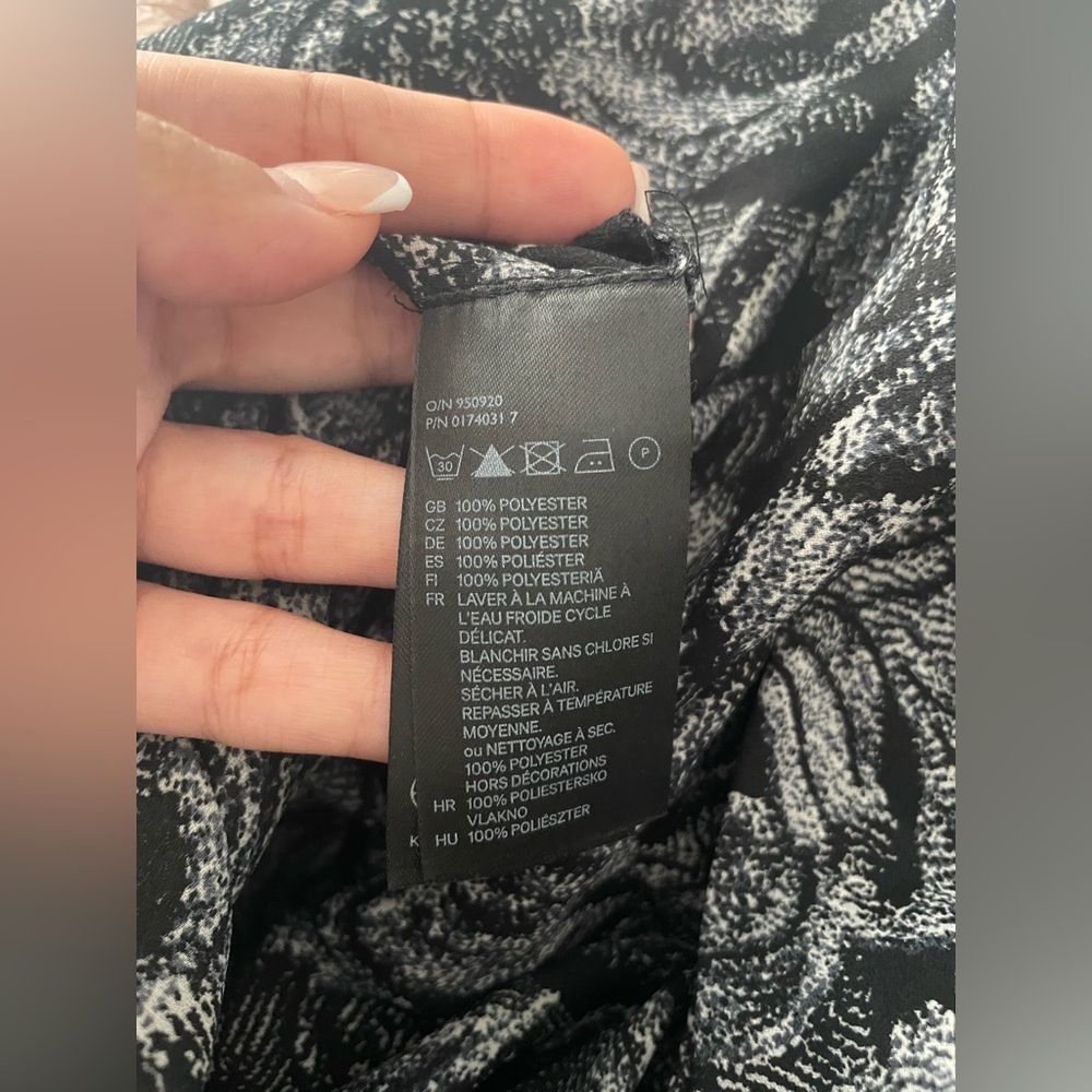 H&M Black and Gray Patterned Tunic - Picture 7 of 7